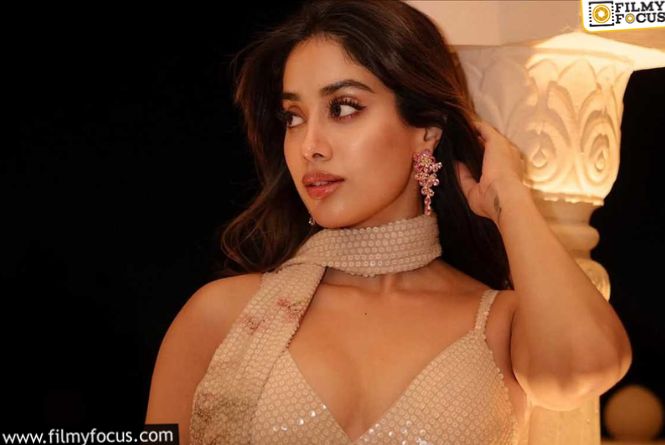 Janhvi Kapoor: జాన్వీ డ్రెస్‌ ధర మరో పేలింది.. అందగత్తె డ్రెస్‌కి అంత ధర పెట్టాలా? ఎంతో తెలుసా?